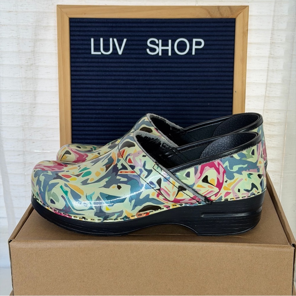 Dansko Profesional Clogs “psychedelic“ Women’s Size 41 Patented Leather (Bin#1)